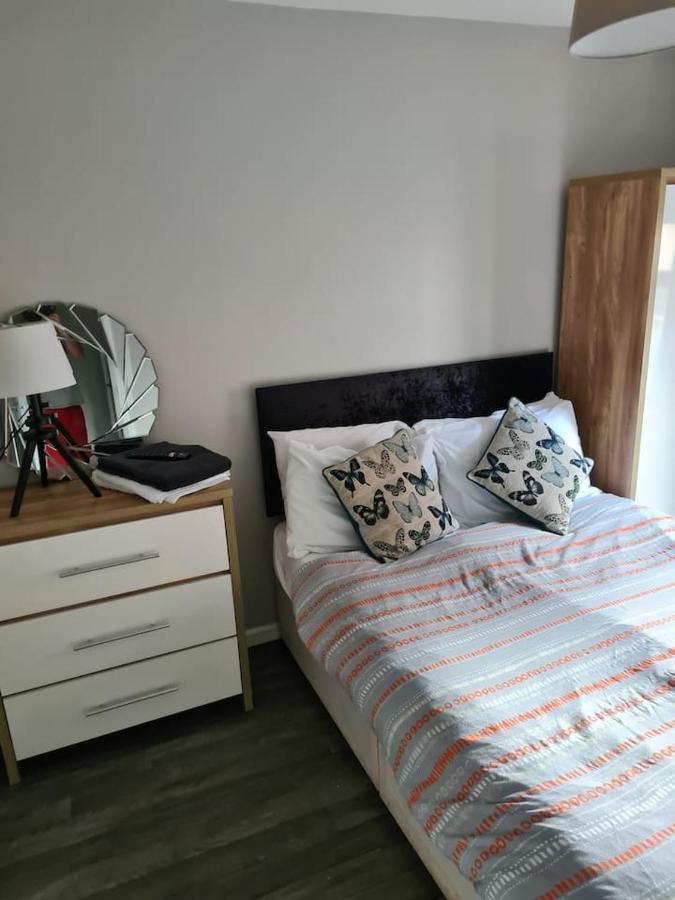 Massive 4 Bed Home Walking Distance To The City Lights, Perfect For Business Trips Belfast Extérieur photo